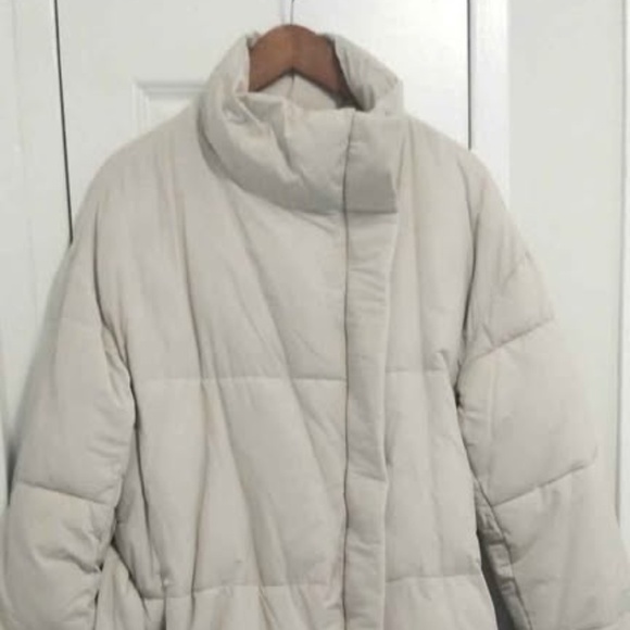 GAP Duvet Wrap Puffer Coat- Color Ivory-Oversized - Picture 9 of 10